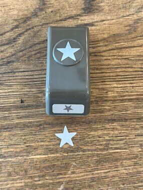 Stampin' Up! Star Shaped Small Paper Punch Craft Tool Scrapbooking Cardmaking